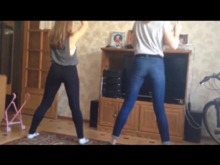 two teen schoolgirl twerking